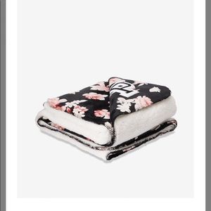 New in packaging Pink Sherpa Blanket
